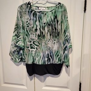 Green, black and grey patterned open sleeve 3/4 length sleeves by Jennifer Lopez